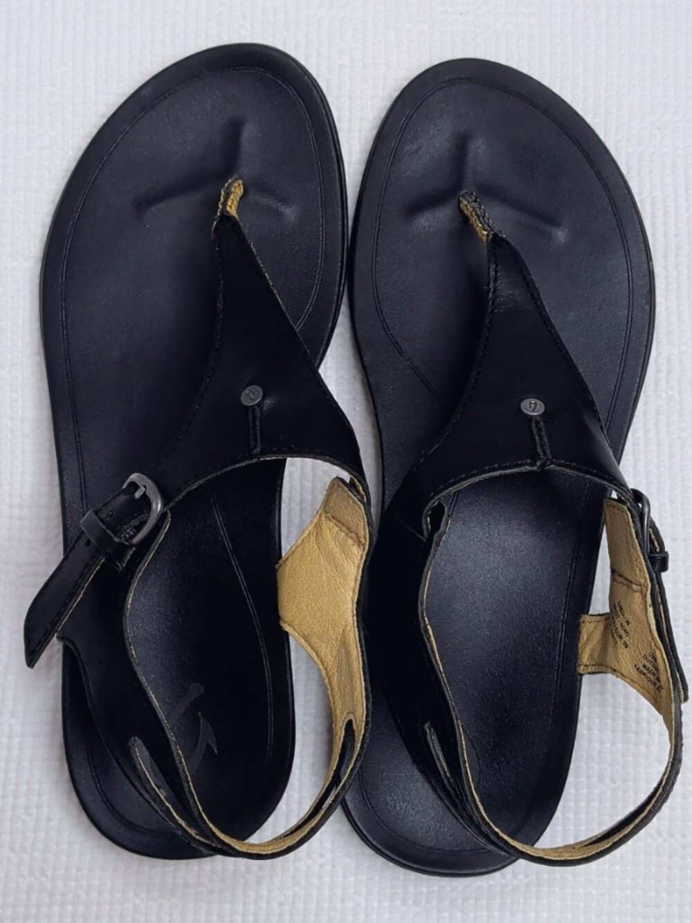 OLUKAI Black Women's 'Eheu T Strap Sandals Size 9 Leather Rubber Thong Slingback